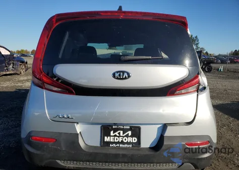 2020 Kia Soul Lx z USA, uszkodzony, nr VIN KNDJ23AU7L7012496